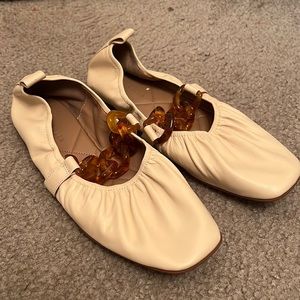 Aerosoles ramen ballet flats w/ chain. Bone/cream leather. Size 9.5. NWOT NWOB
